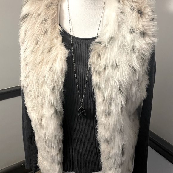 Leopard Winter White Faux Fur Vest - Picture 1 of 4